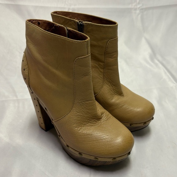 Lucky Brand Terrace Studded Boots 70's Inspired Natural Wood Clog Women’s 7.5 - Picture 1 of 12